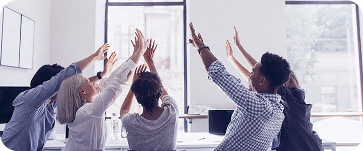 Estudantes em uma atividade de relaxamento pensada nas metodologias ativas | Sponte