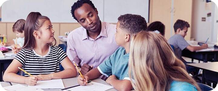 Professor trabalhando sua metodologia para diversos tipos de alunos | Sponte 